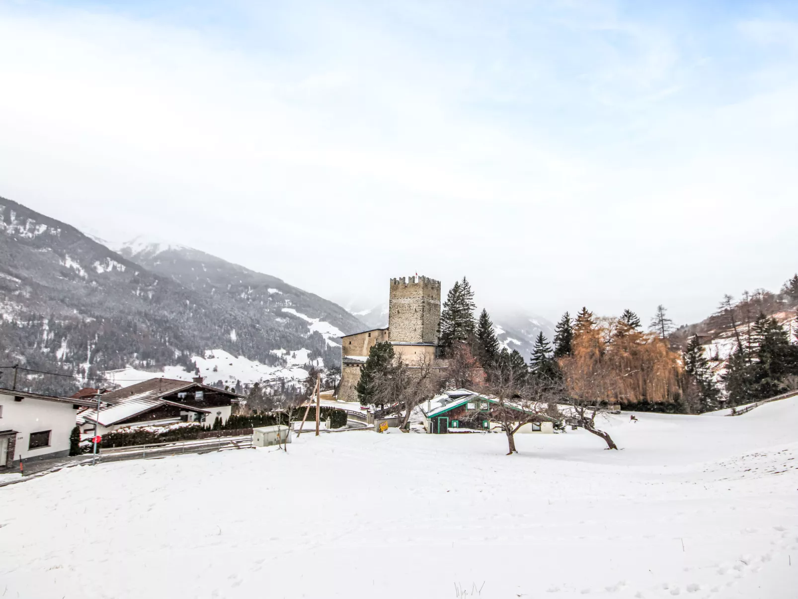 Burg Biedenegg, Schrofenstein - Buiten