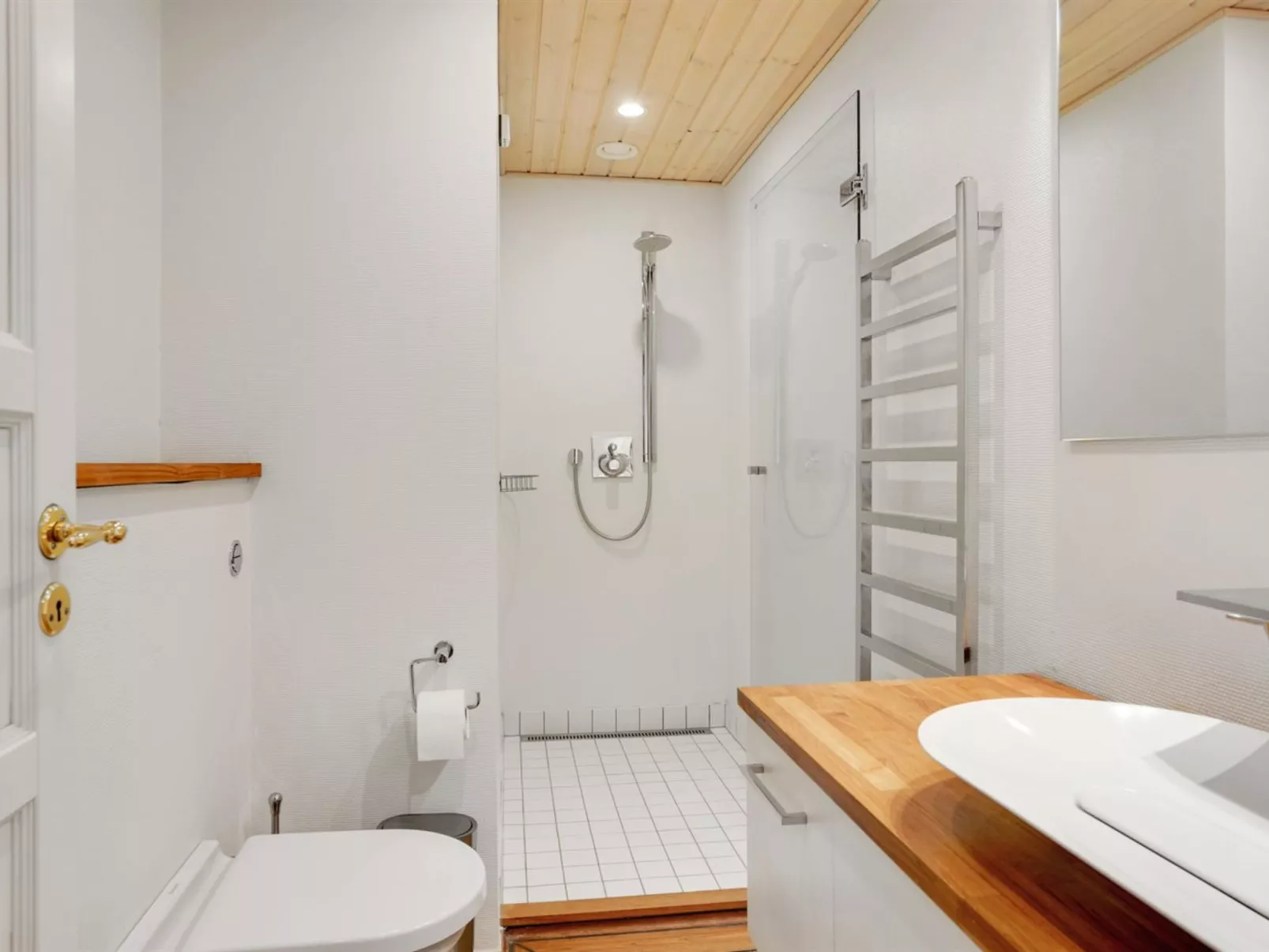 "Gertrudis" - 2km to the fjord-Binnen