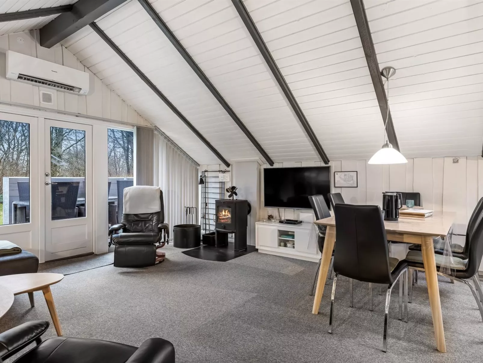 "Liljana" - 30km from the sea-Binnen