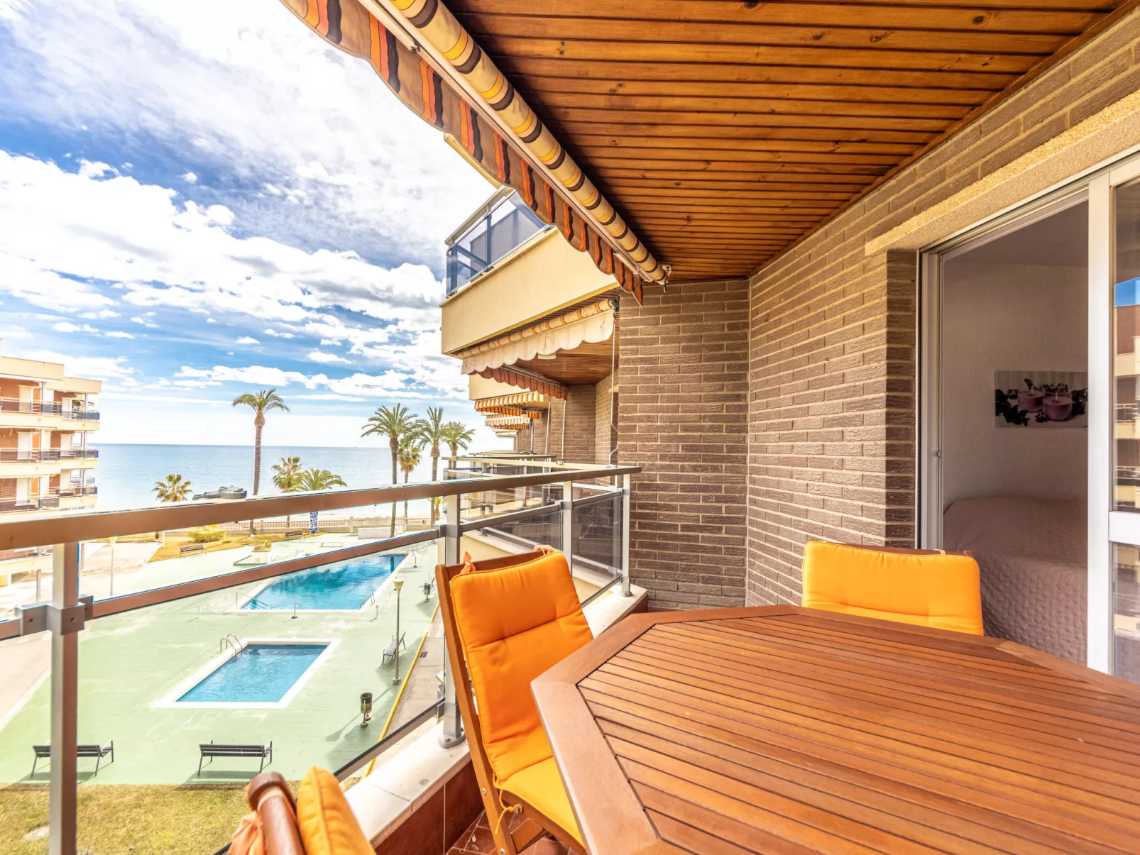 Sol España - Buiten