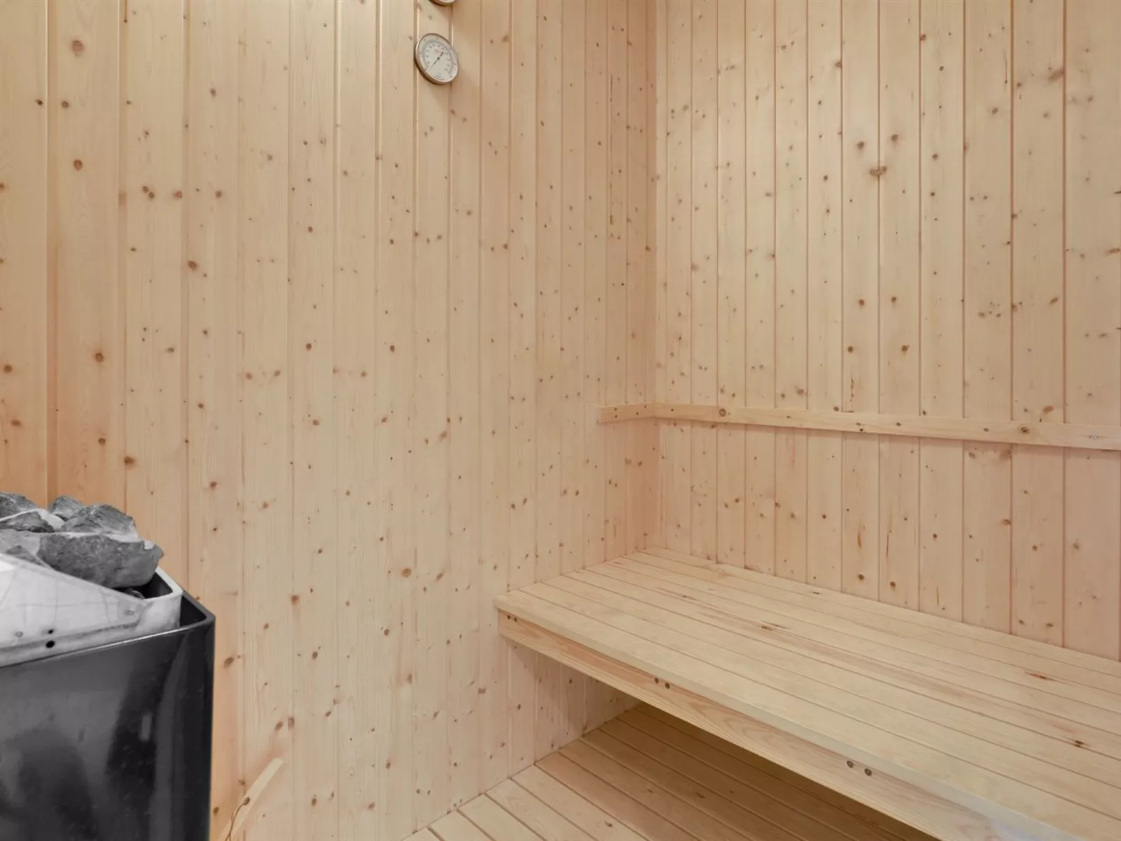 "Gyrid" - 150m from the sea-Binnen