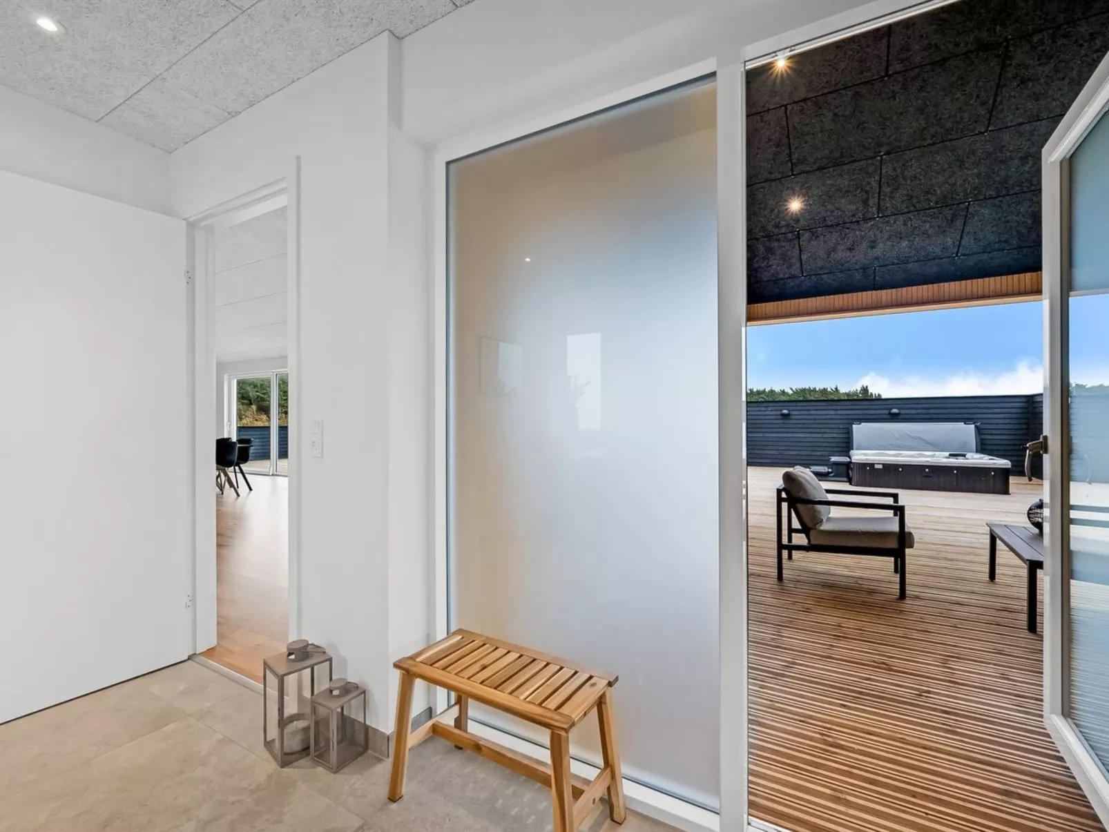 "Dreng" - 300m from the sea - Binnen