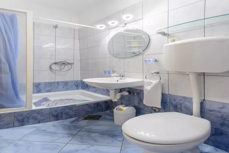 Apartments Hope (Dugi Rat) - One-Bedroom Apartment with Terrace and Sea View (A2) - Badkamer