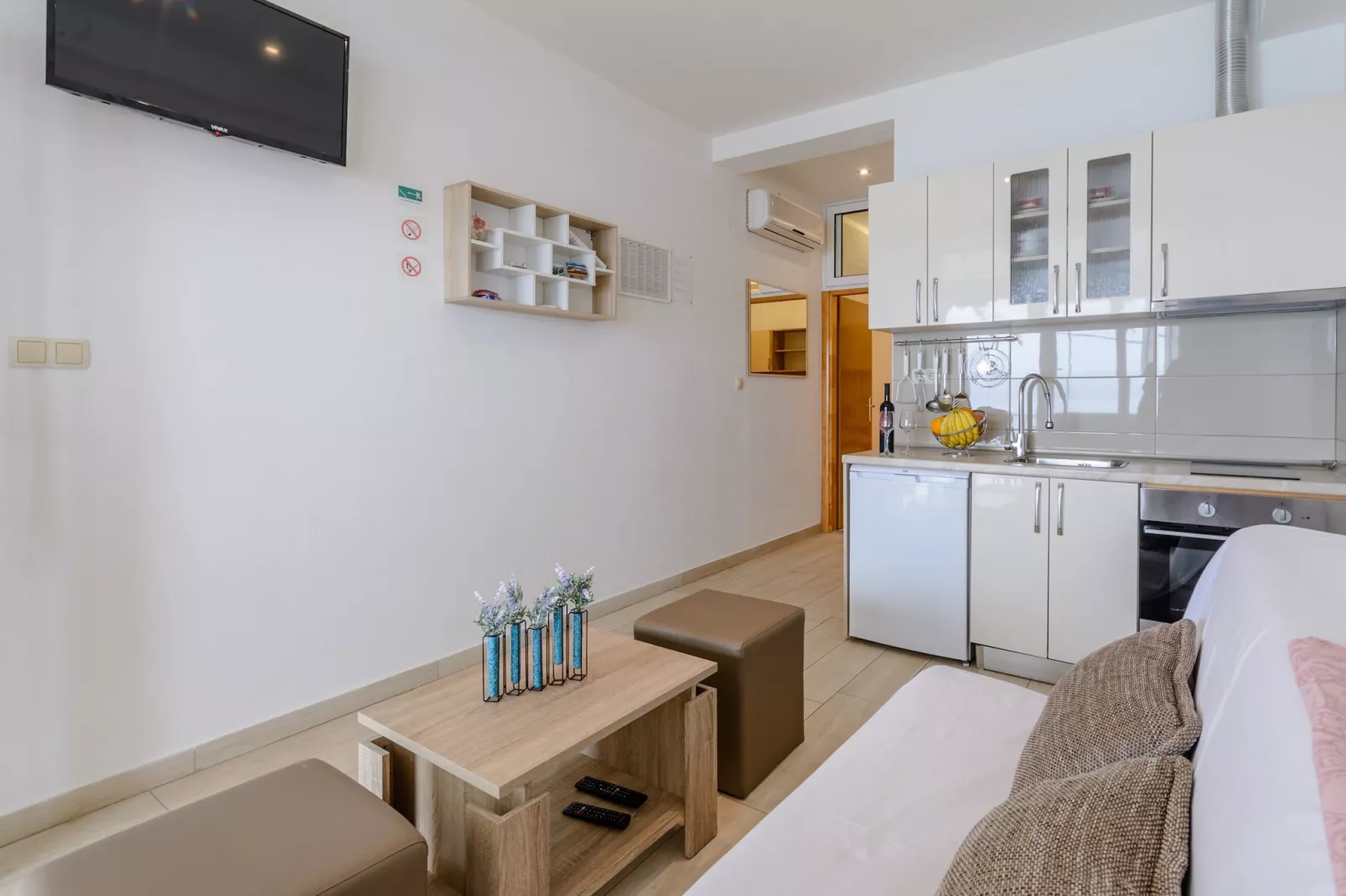 Apartments Hope (Dugi Rat) - Standard One-Bedroom Apartment with Terrace and Sea View (A3)-Keuken