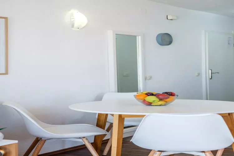 Sunset view apartment - One bedroom apartment with balcony and sea view-Eetkamer