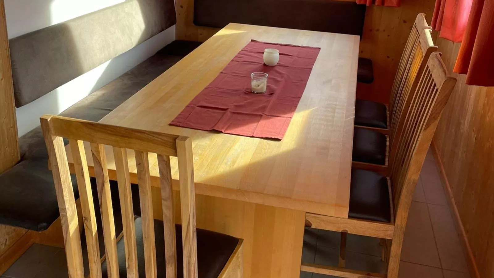 Spatzennest - Eetkamer