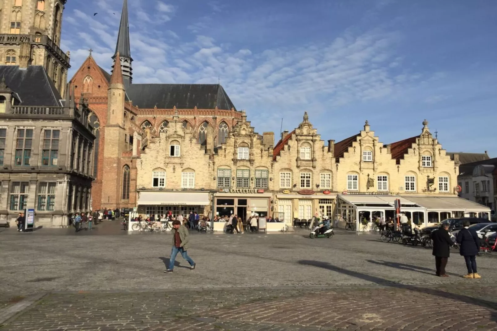 186075 - Buitenkant zomer