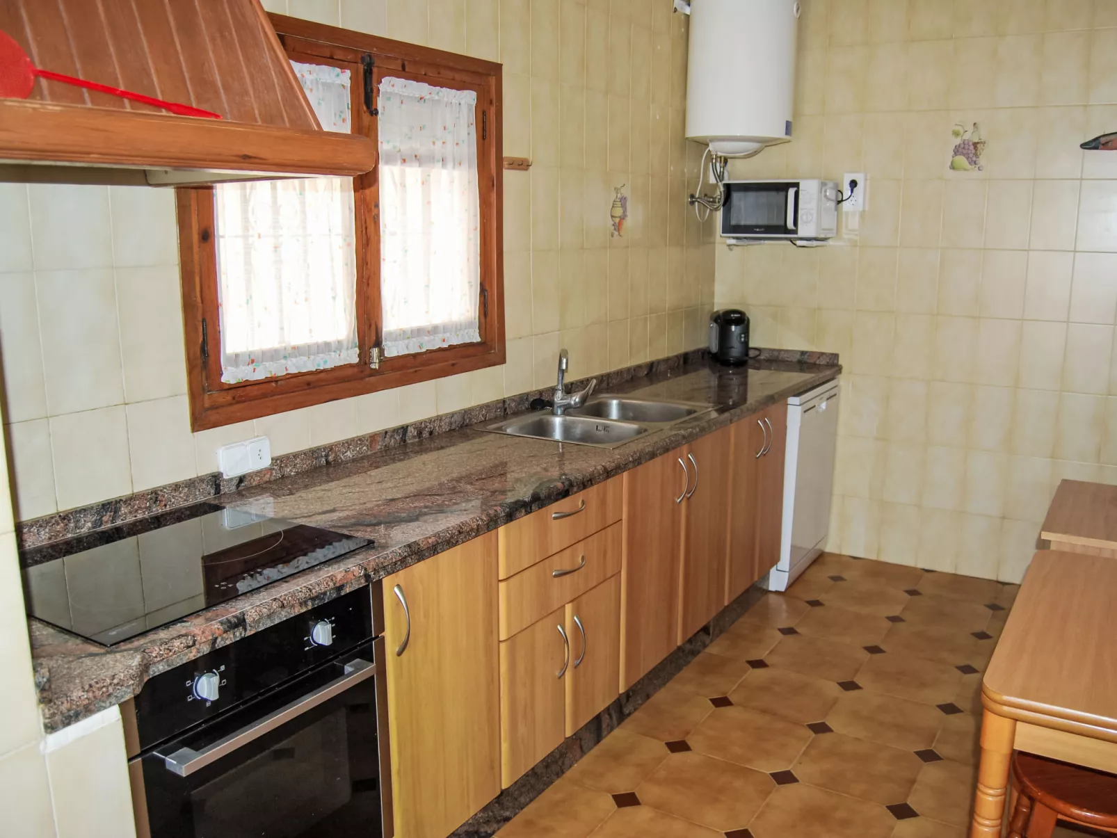 Ferienvilla, Seeblick, privater Pool und Parkplatz - Binnen