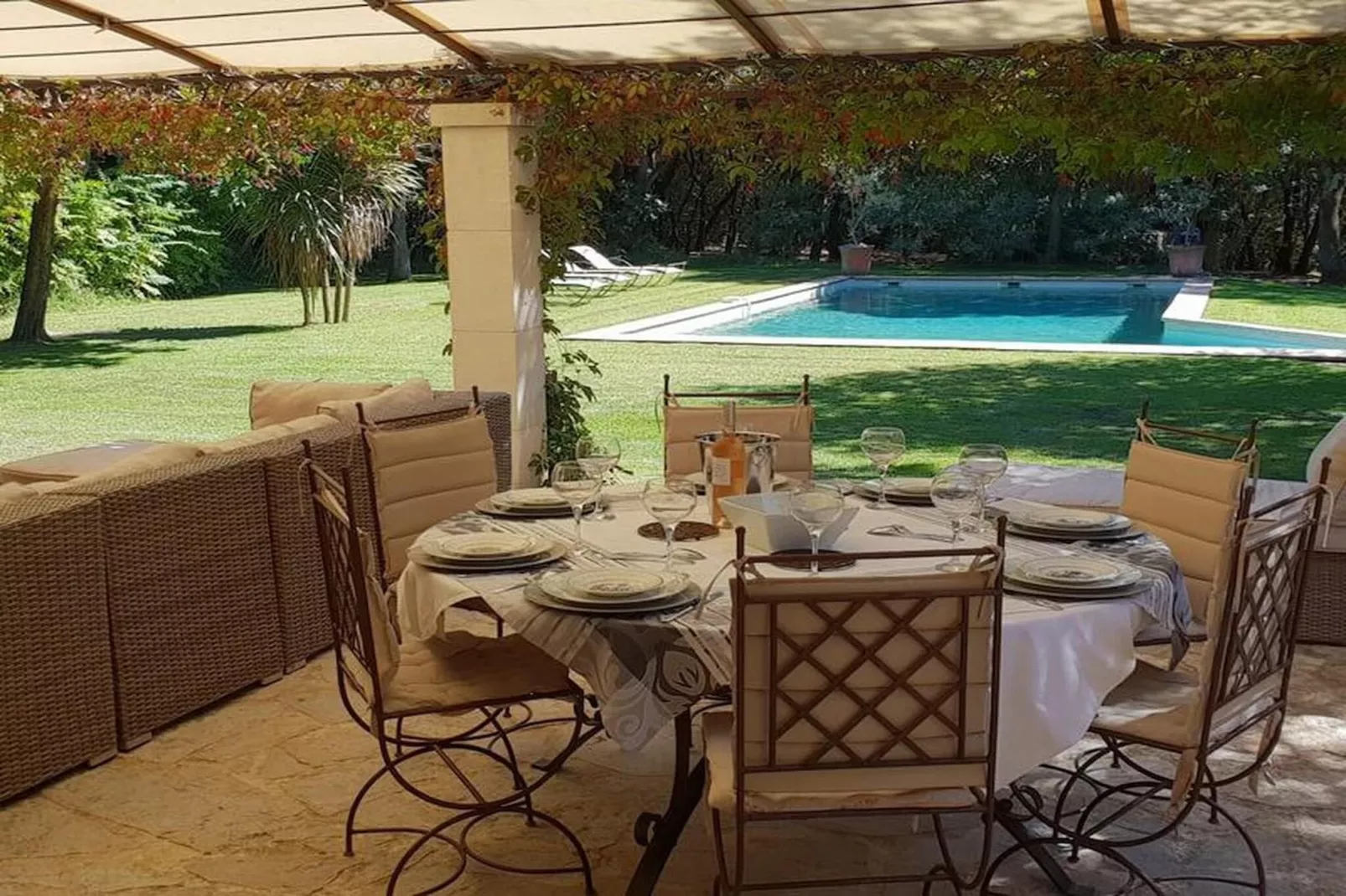 Villa cadre idyllique et reposant avec piscine-Terrasbalkon