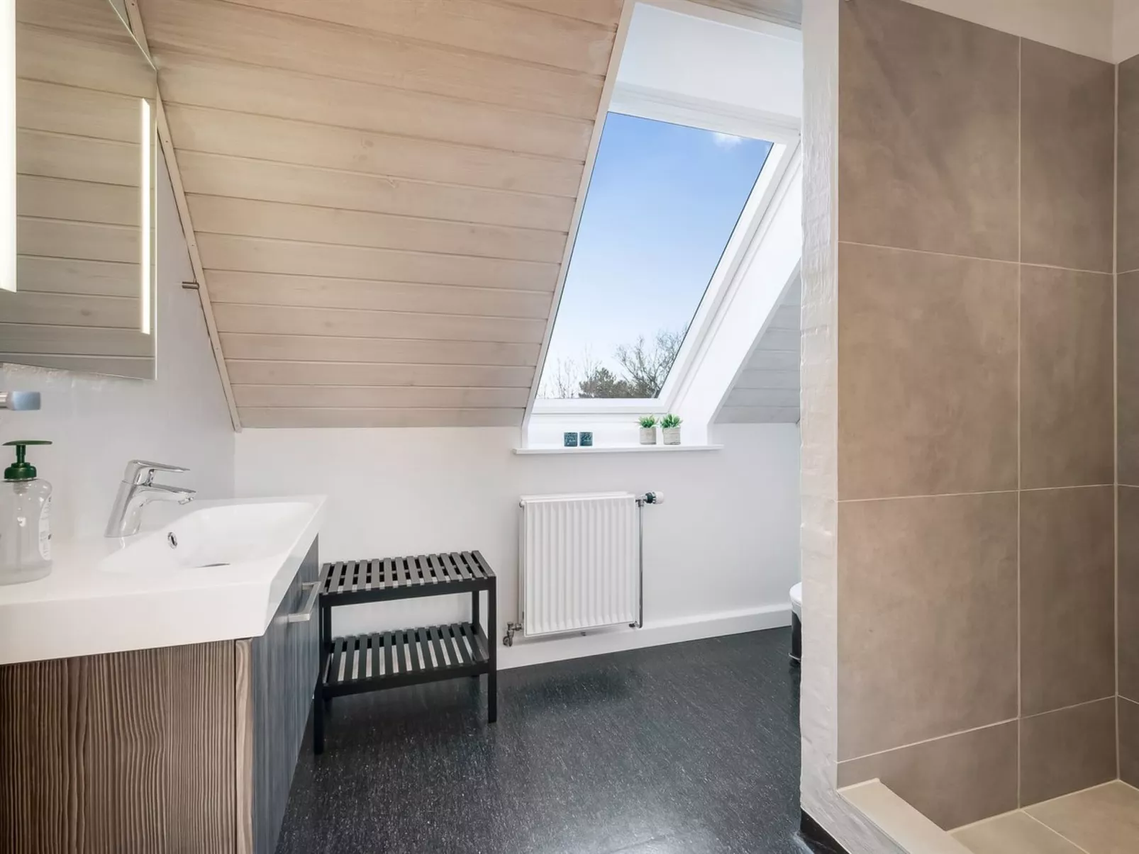 "Cyrill" - 2km from the sea - Binnen