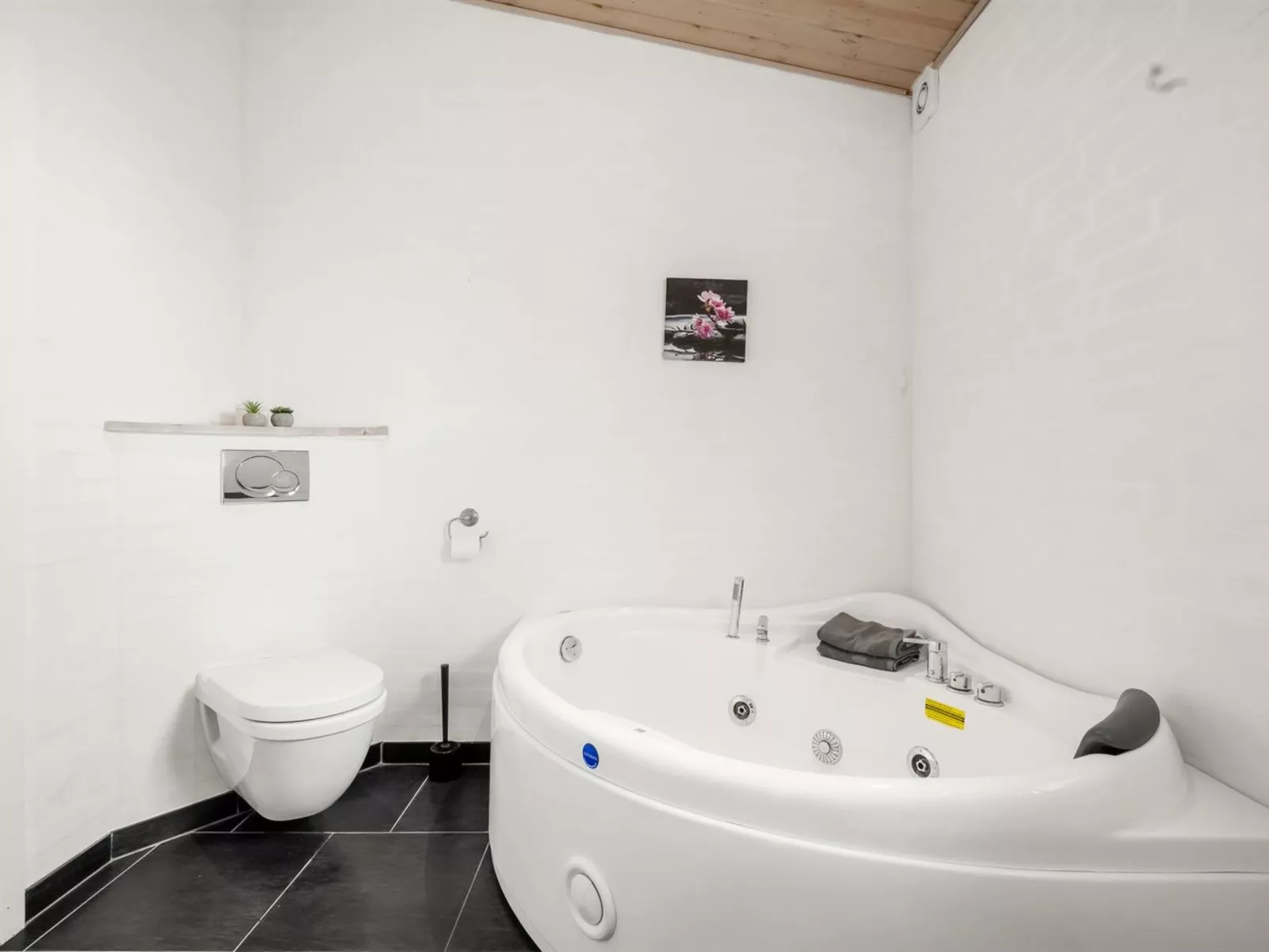 "Marjatta" - 3.2km from the sea - Binnen