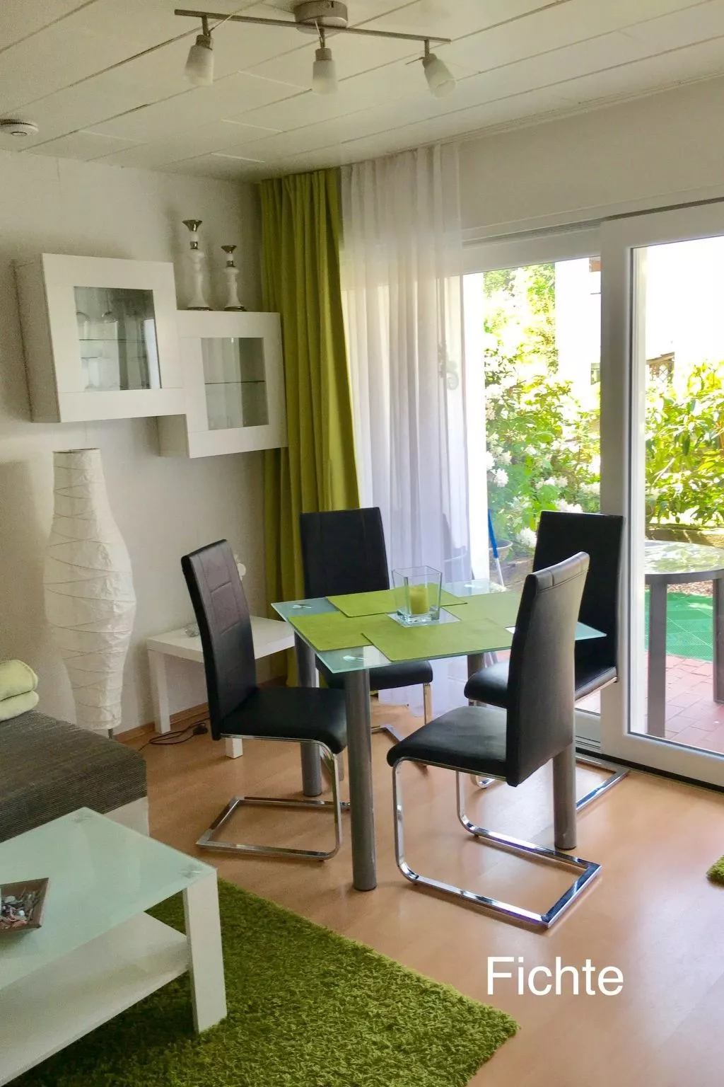 Für zwei bis vier Personen, WLAN - Image-tags.info