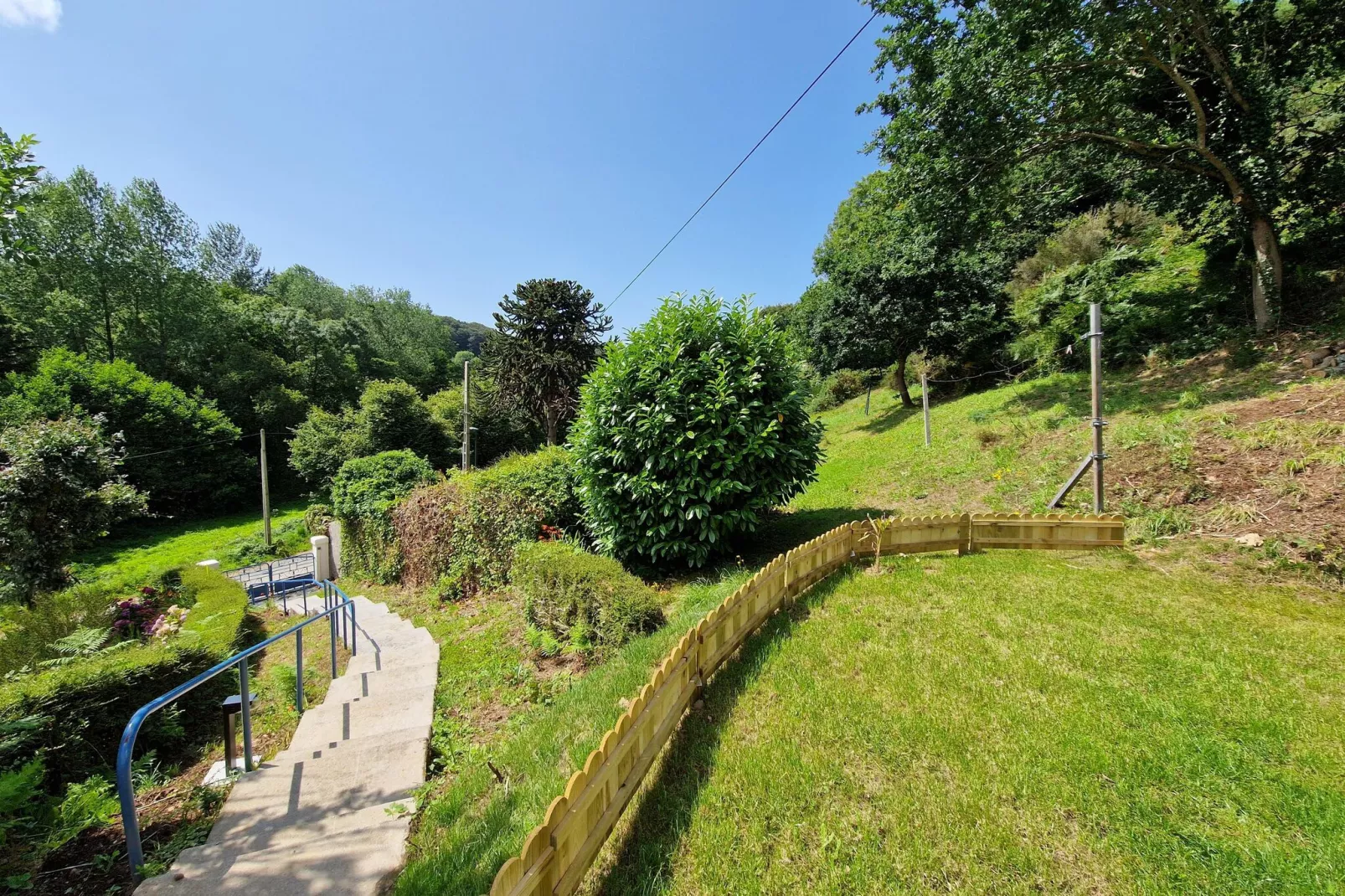 Holiday home in Saint-Jean-du-Doigt Baie de Morlaix-Tuinen zomer