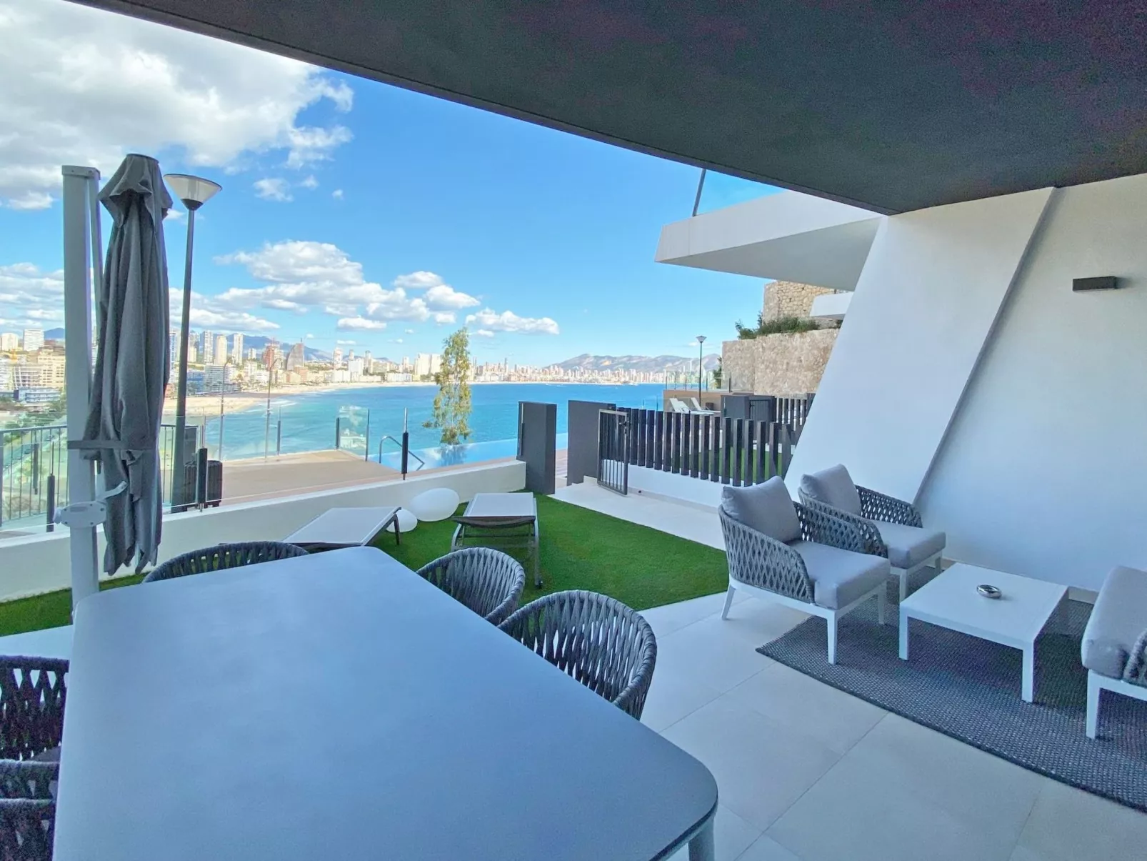 Luxuriöses Apartment mit Pool und Garage am Poniente Beach! - Image-tags.info