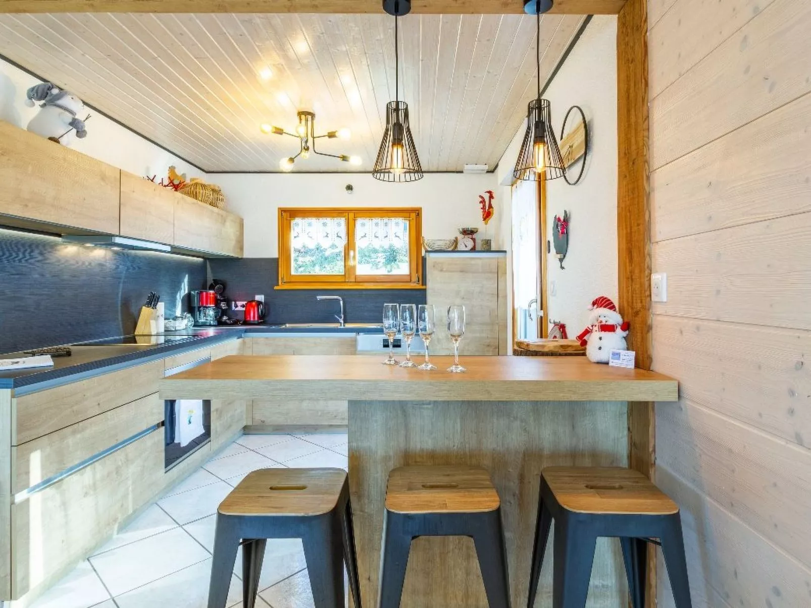 Chalet "Le Flocon Bleu" mit Blick auf das Wasser - Image-tags.info