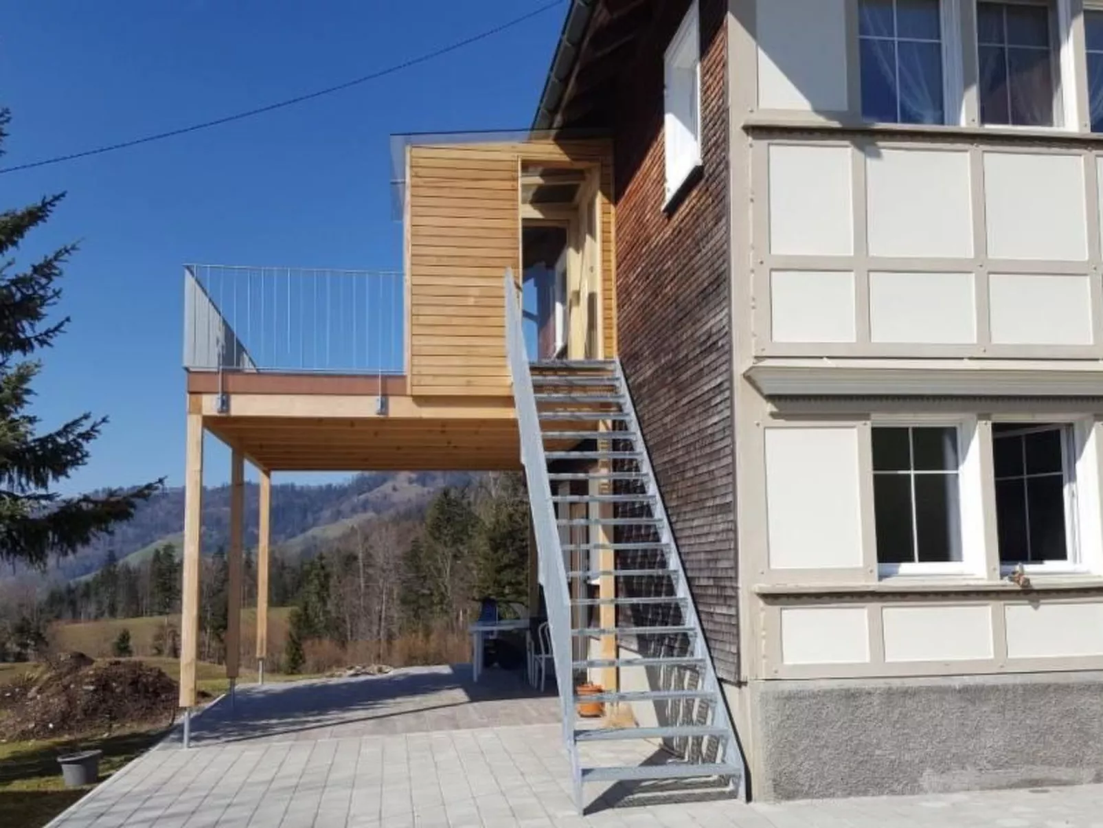 Verschlafen... in sanfte Hügel eingebettet. - Image-tags.info