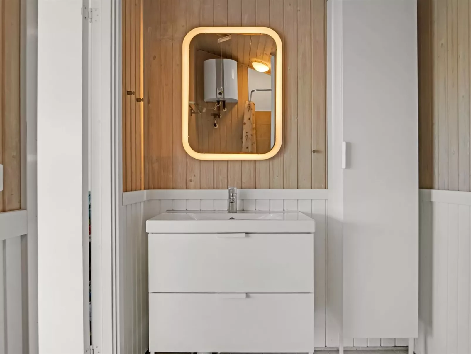 "Virpi" - 1.1km from the sea-Binnen