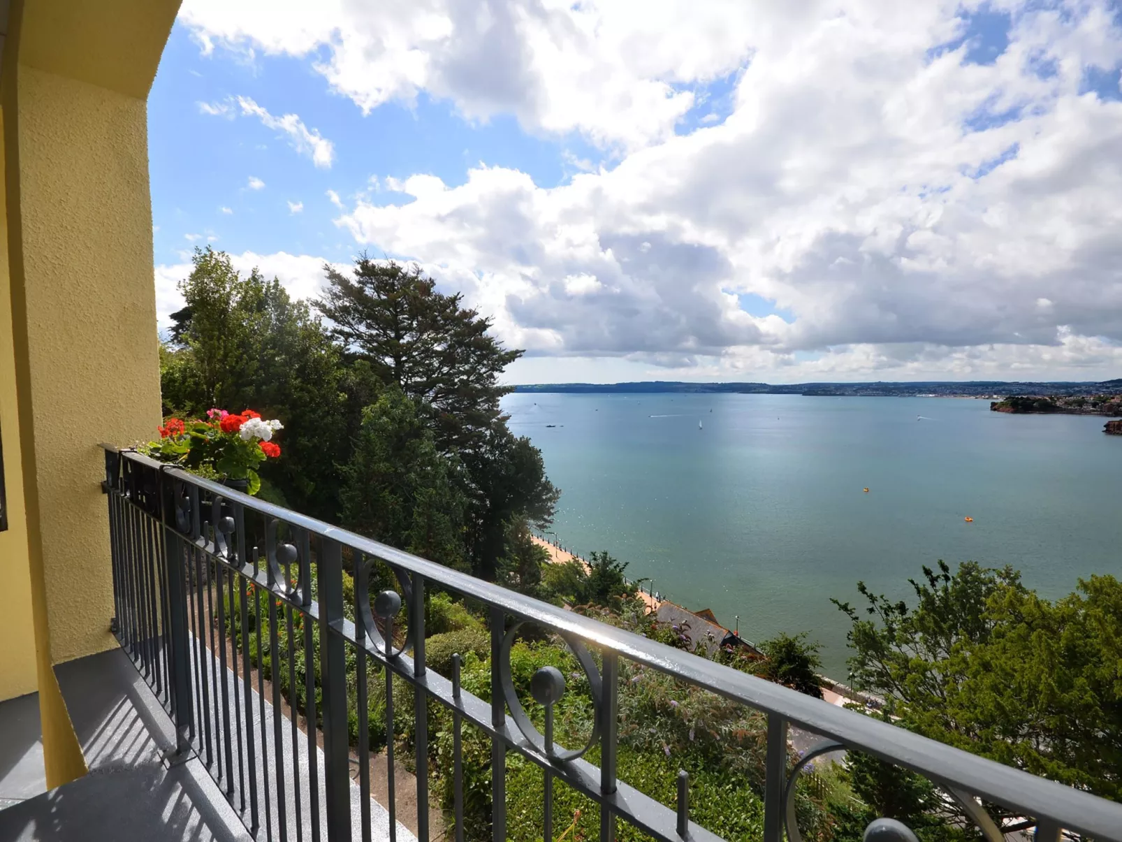 Helles Appartement in Torquay - Image-tags.info