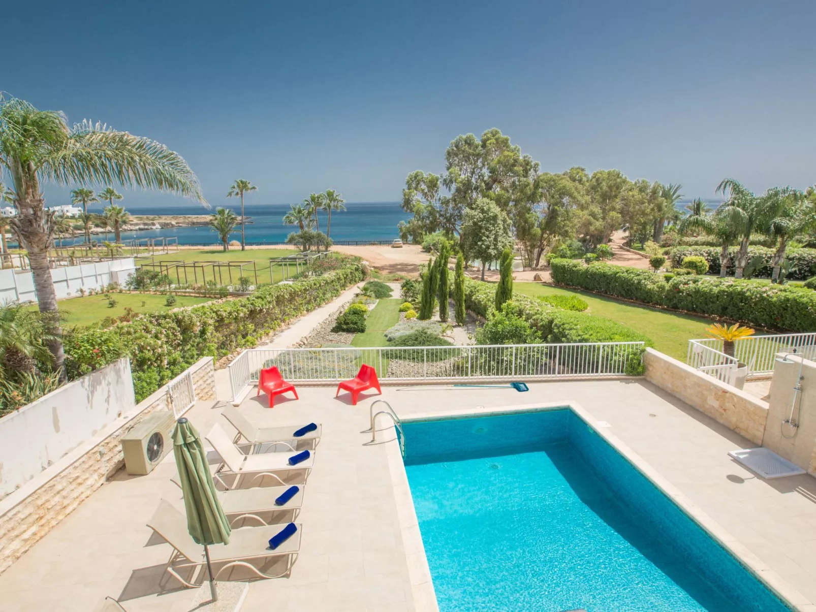 Schöne Villa direkt am Meer - Image-tags.info