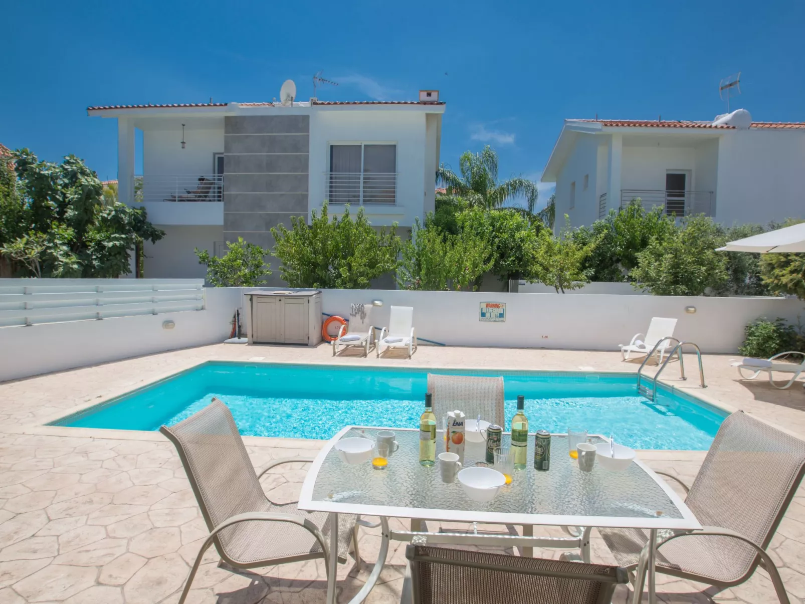 Helle Ferienvilla mit Pool - Image-tags.info