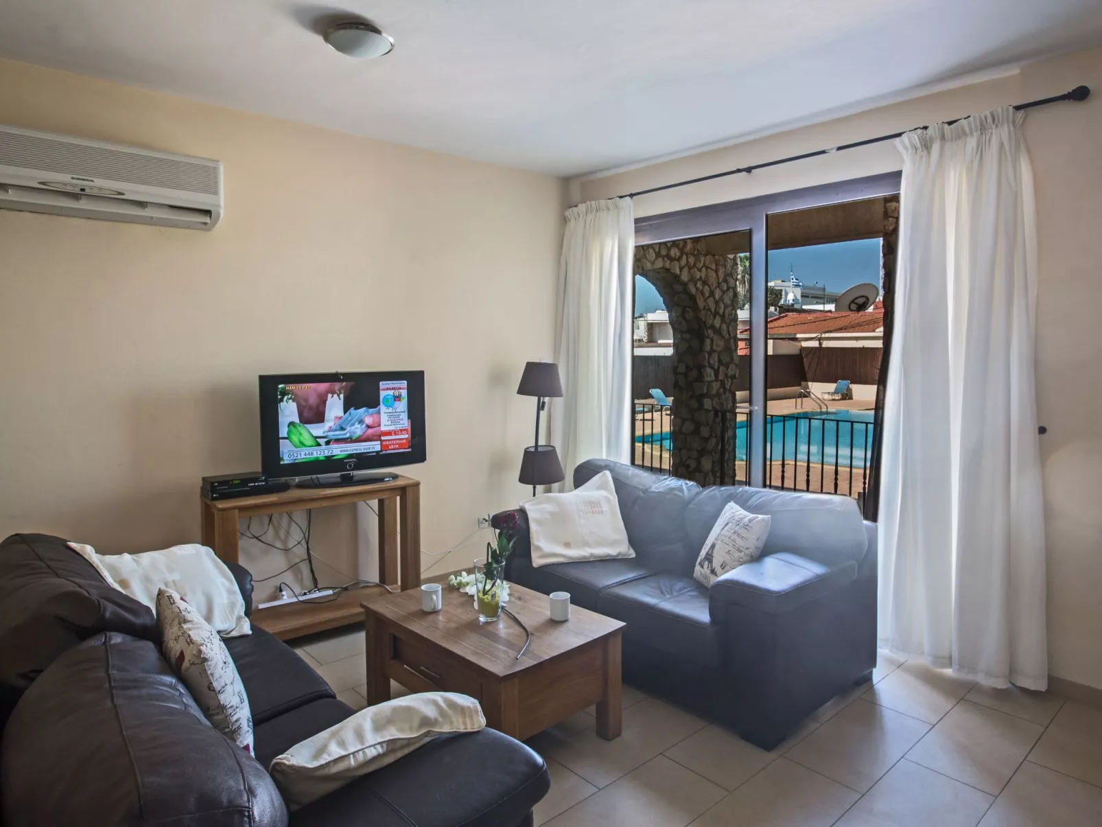 Geräumige Wohnung mit Gemeinschaftspool - Image-tags.info