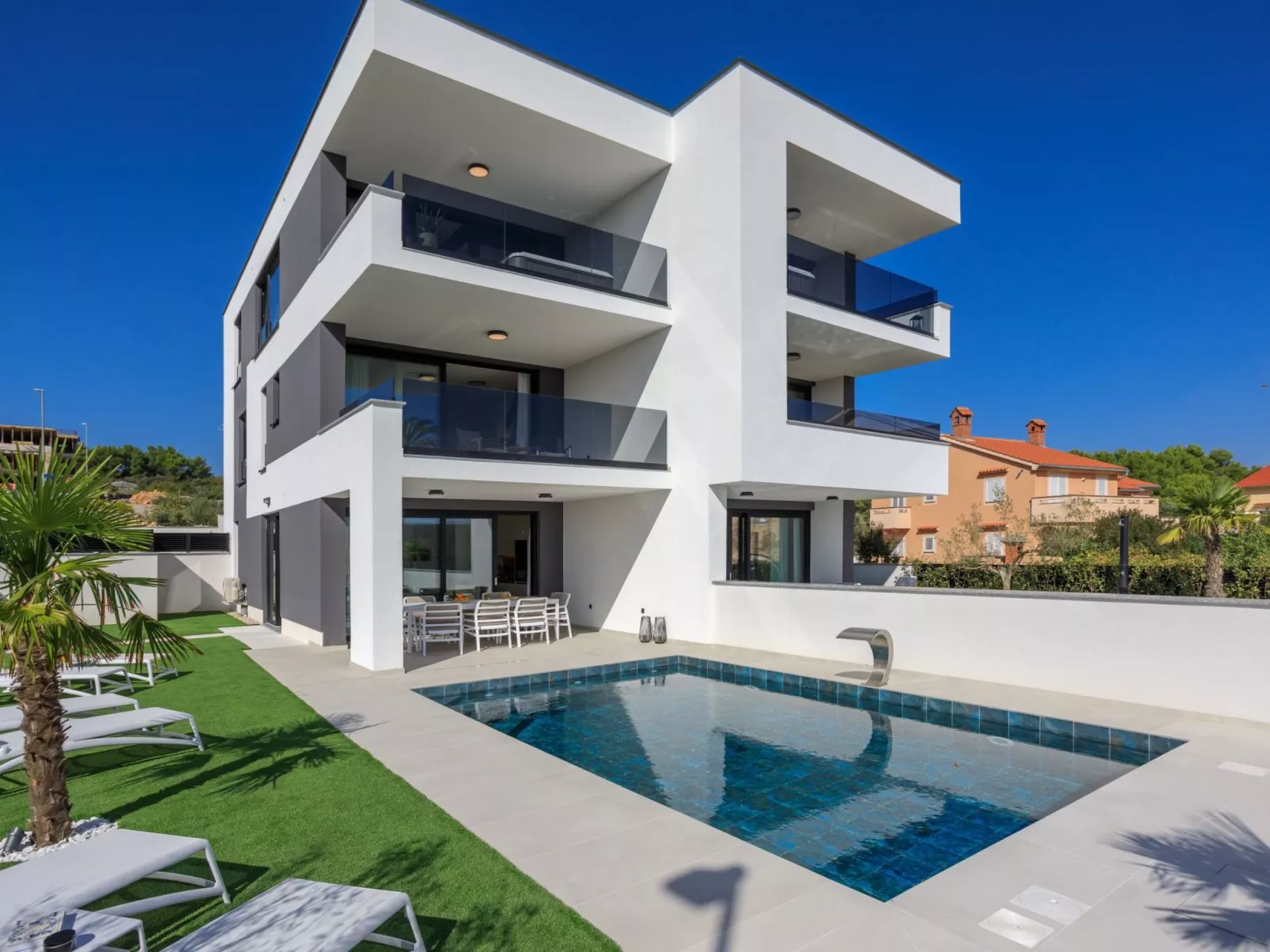 Luxusvilla mit beheiztem Pool in Strandnähe - Image-tags.info