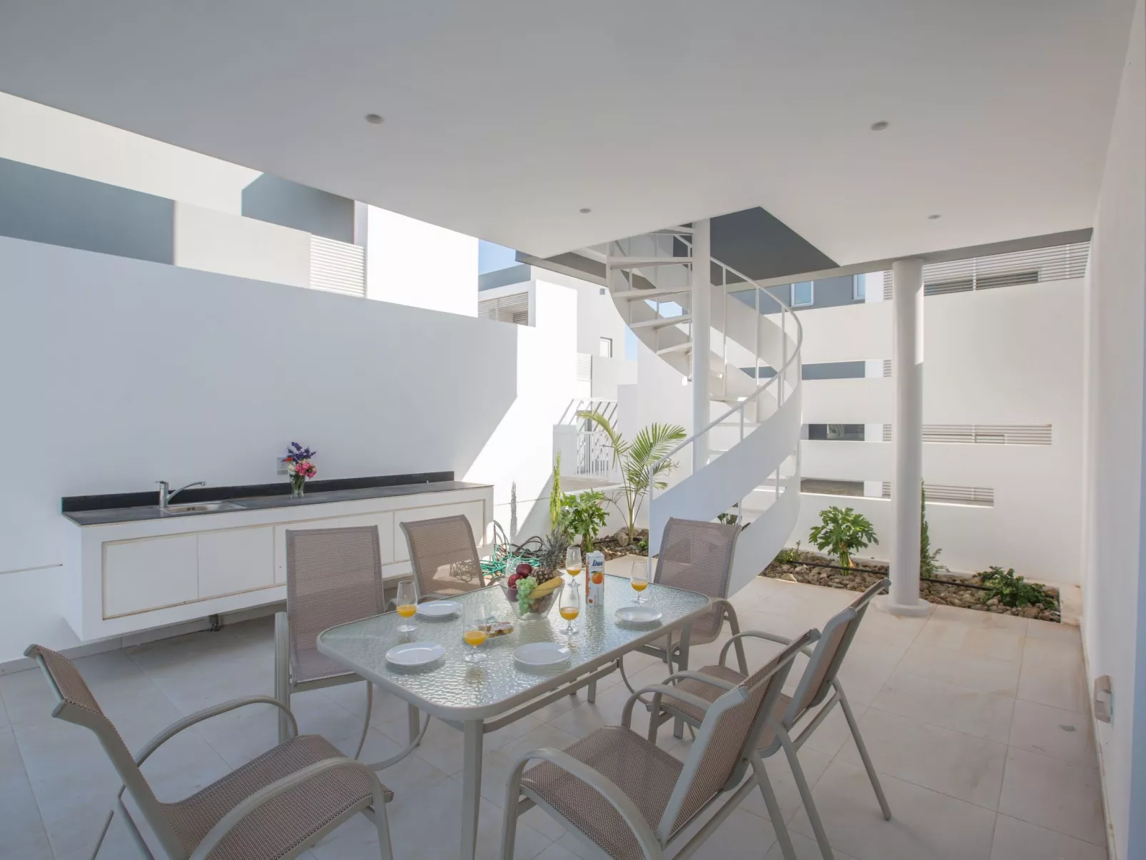 3-Schlafzimmer-Villa mit Pool, Dachgarten, Meerblick - Image-tags.info