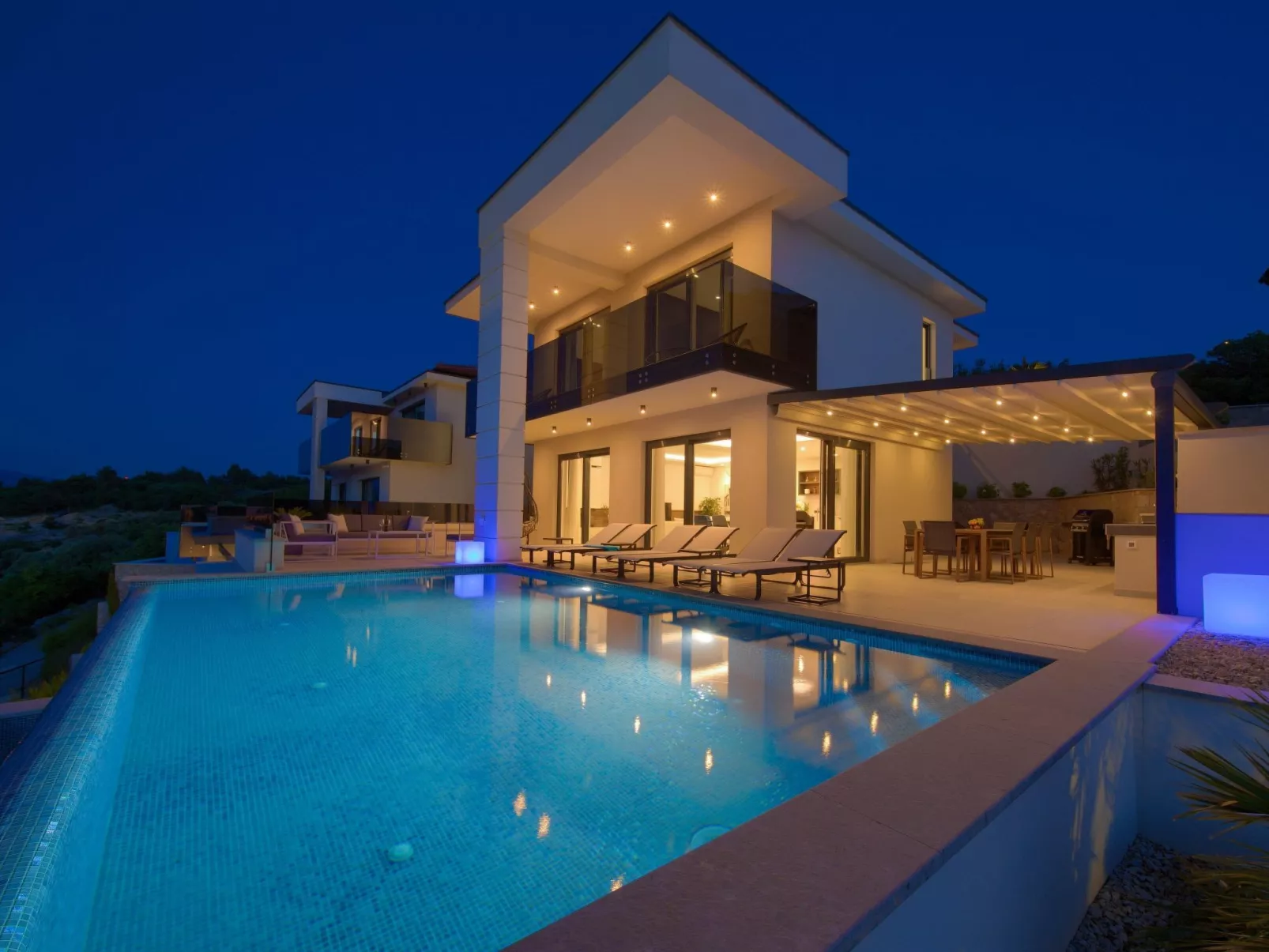 Luxuriöse Villa mit Pool und fantastischem Meerblick - Image-tags.info