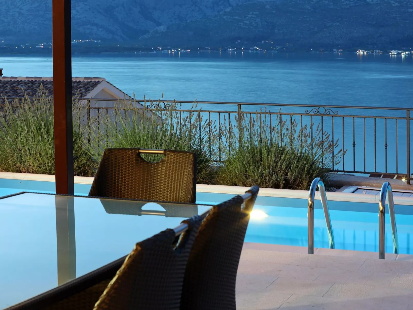 Mediterrane Villa, Pool, Panoramablick aufs Meer - Image-tags.info