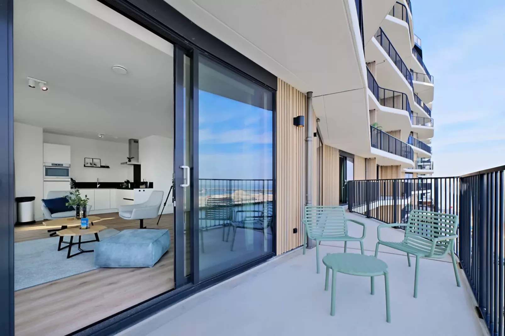 Breskens Apartments & Penthouses 13 - Buitenkant zomer