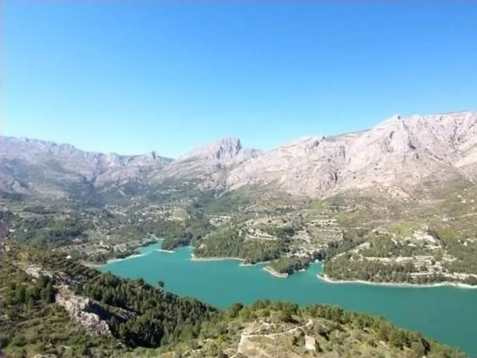 Villa im spanischen Stil mit großem Pool und ein - Image-tags.info