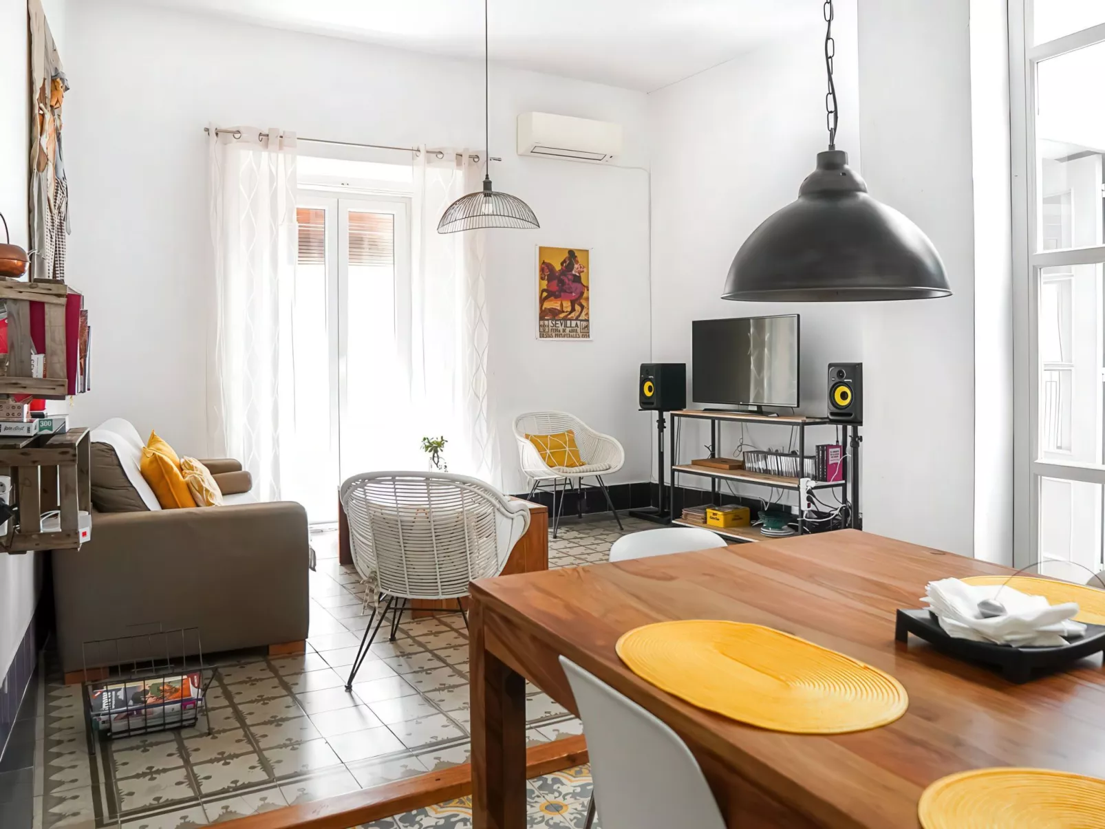 Helle Dach-Maisonette mit riesiger Terrasse - Binnen