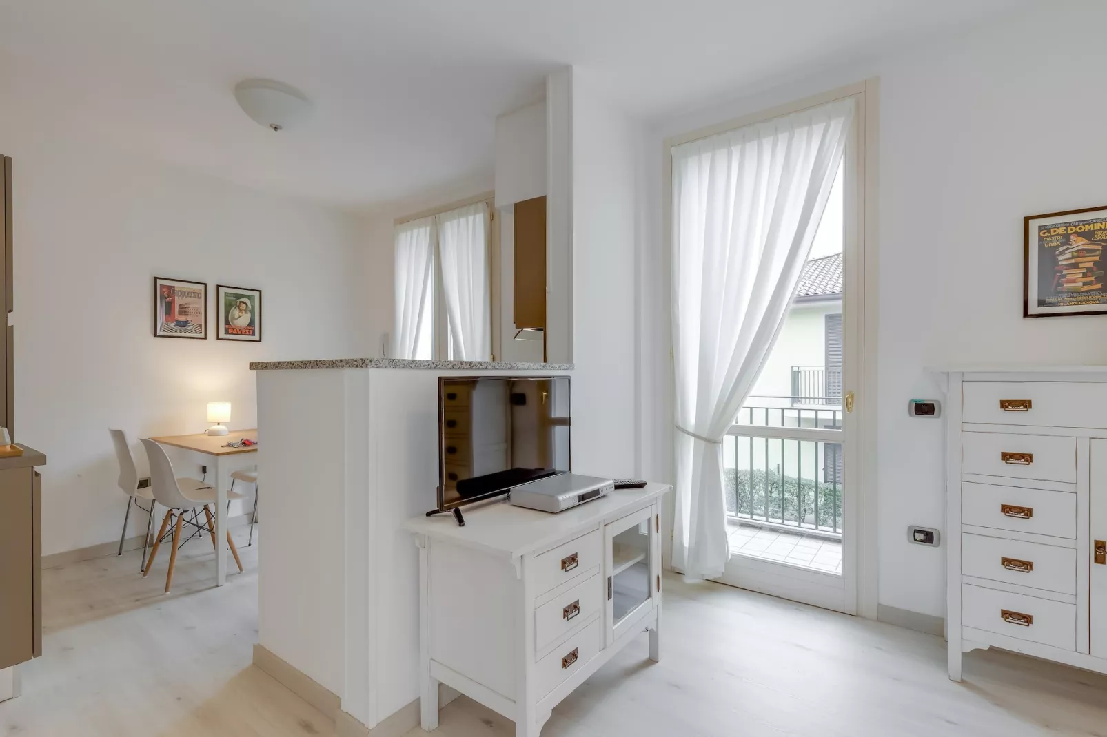 RESIDENCE PORTO LETIZIA - VILLAS-BILOCALE 4 PAX VISTA LAGO PLUS 8215 - V1LP4 - Woonkamer