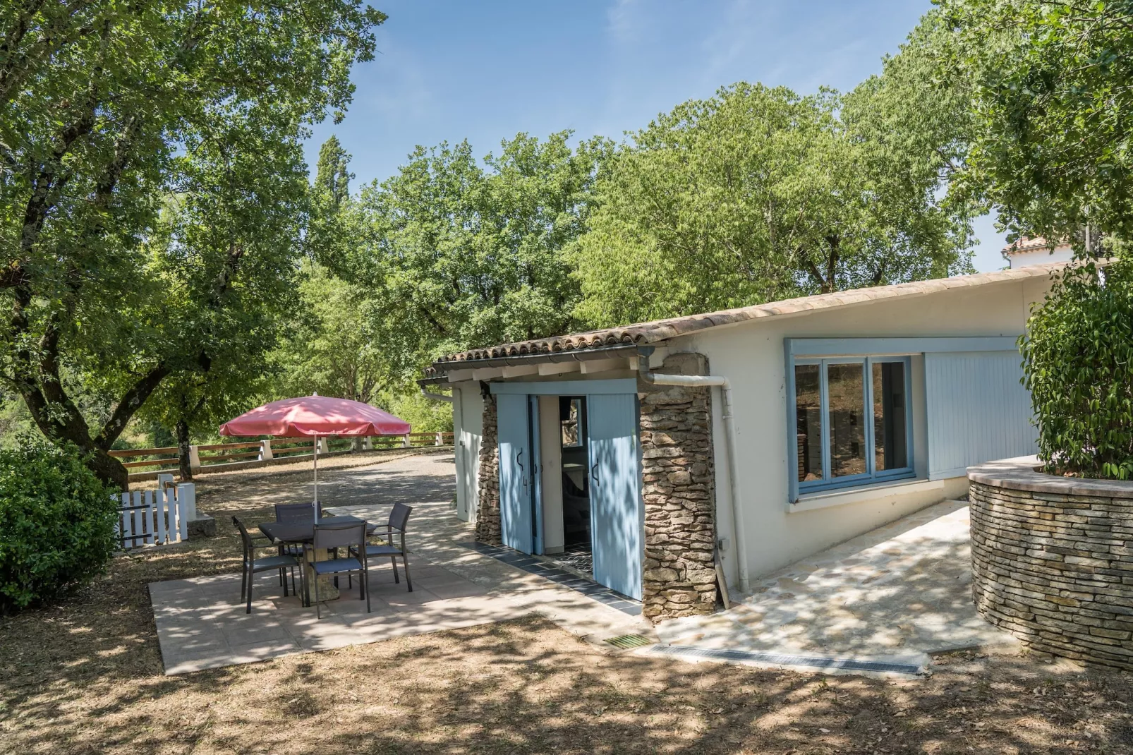 Petit gite - Buitenkant zomer