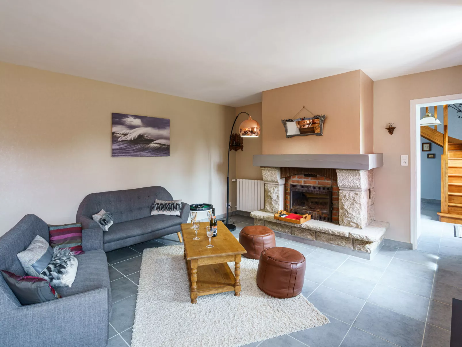 Les Volets Rouges-Binnen