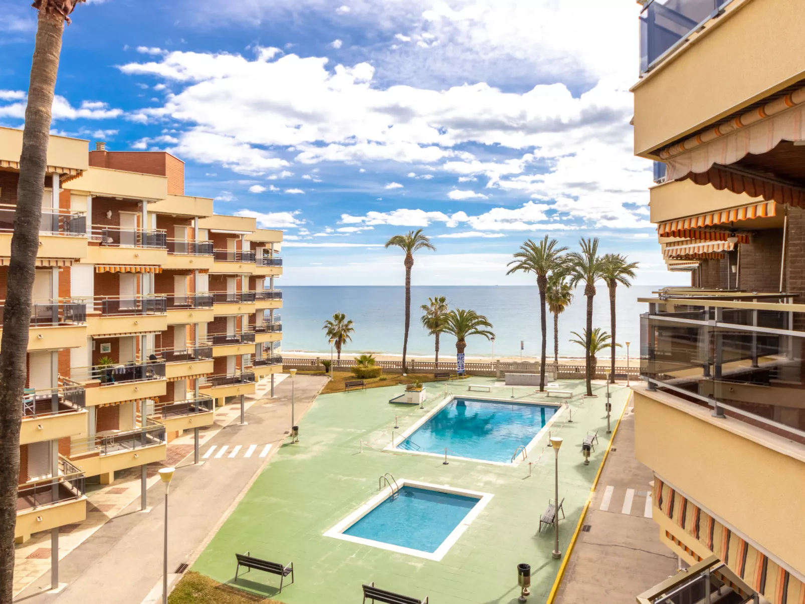 Sol España - Buiten