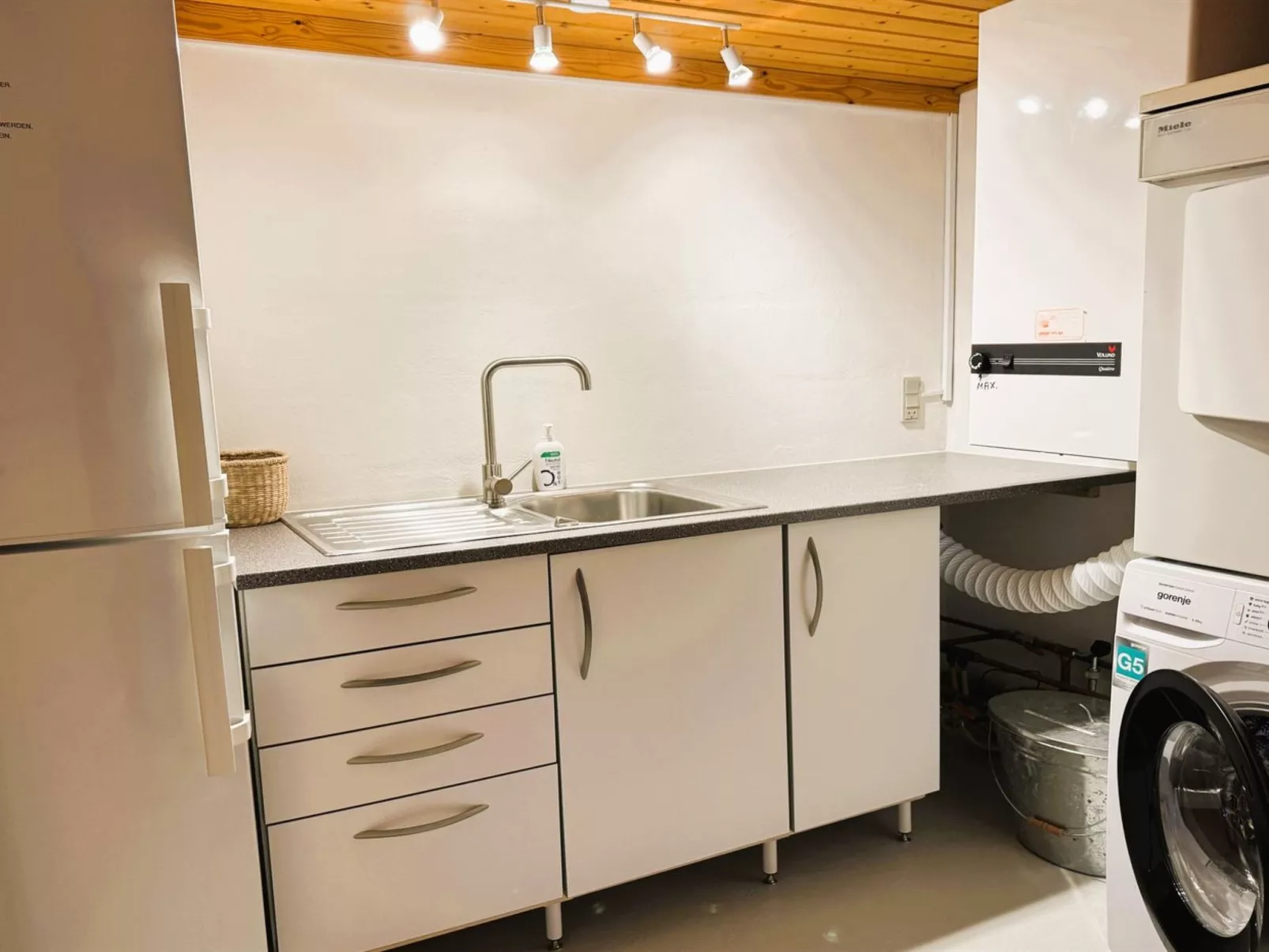 "Dana" - 525m from the sea-Binnen