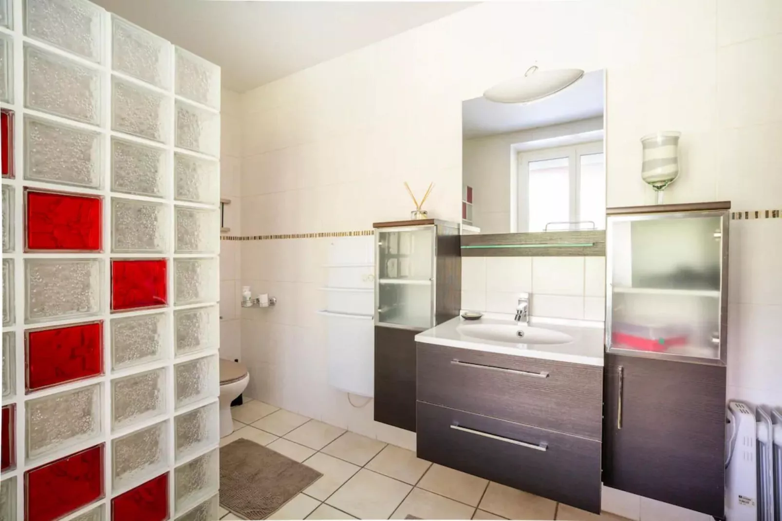 APPARTEMENT LES BROUSSES/LINDE-Badkamer