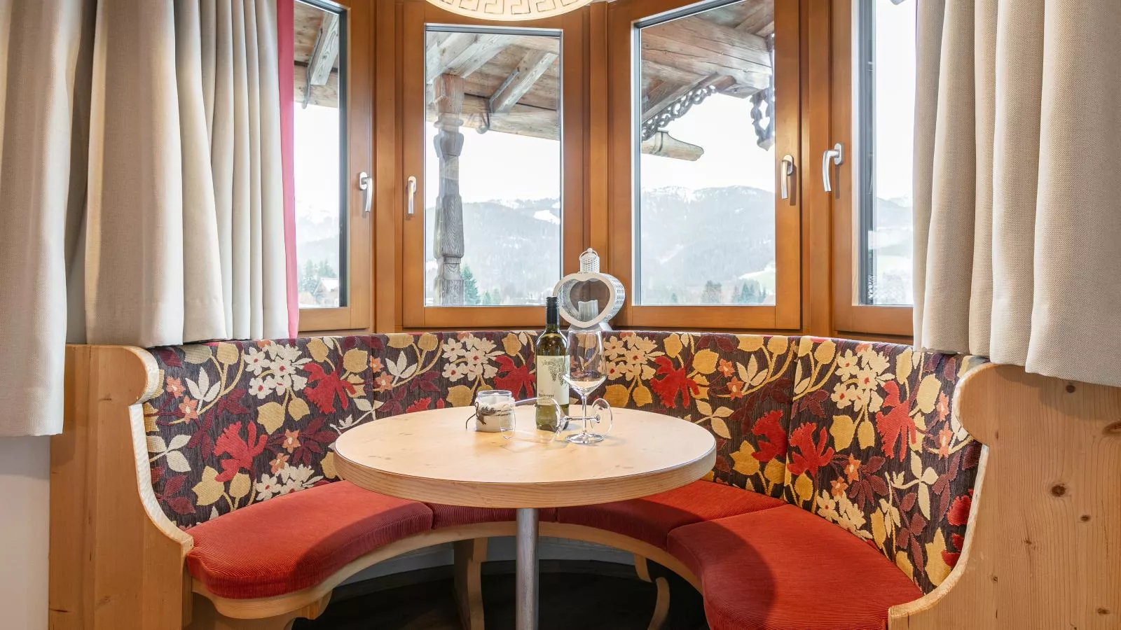 Landhaus Marchfeld Top 1  Top 2 Top 3 - Eetkamer