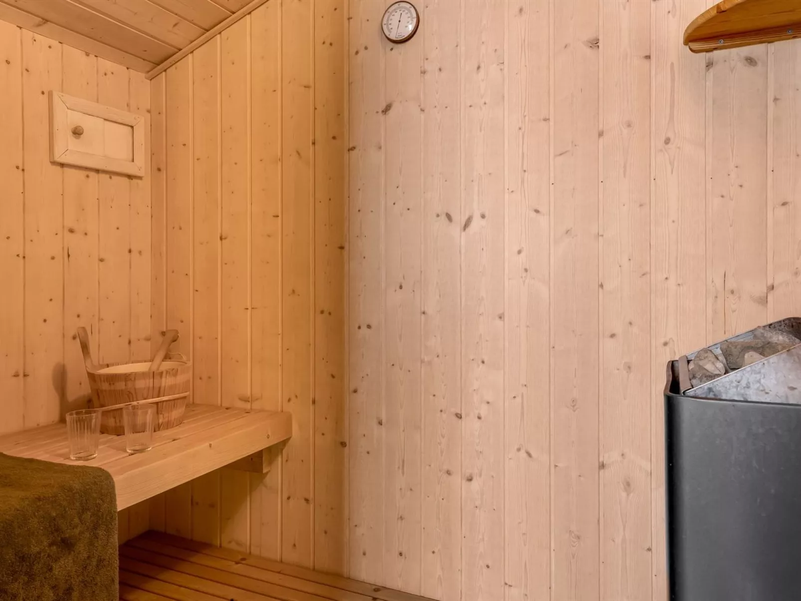 "Galin" - 210m to the fjord-Binnen