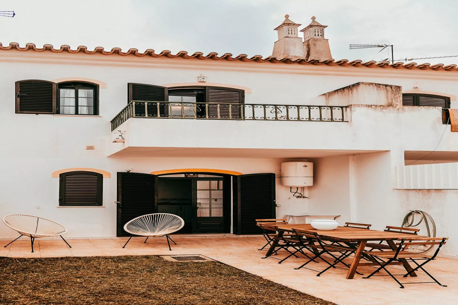 Altura Beach Villa by GT House-Buitenkant zomer