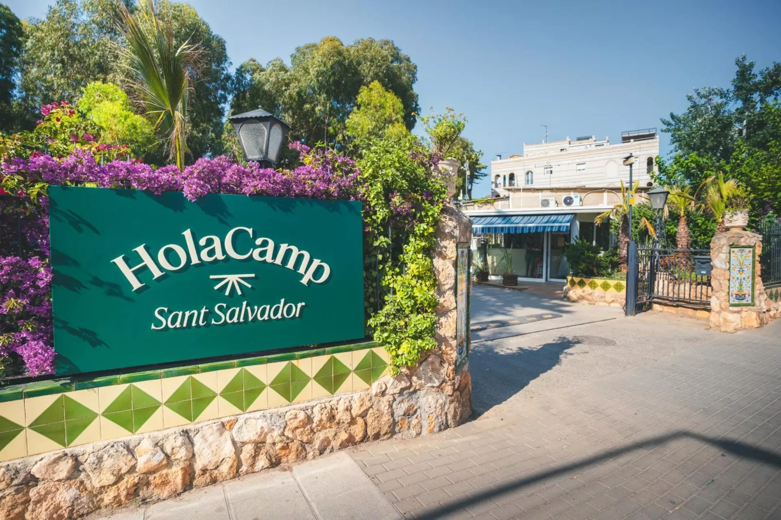 HOLA CAMP SANT SALVADOR-Superior 6-Hal-ontvangst
