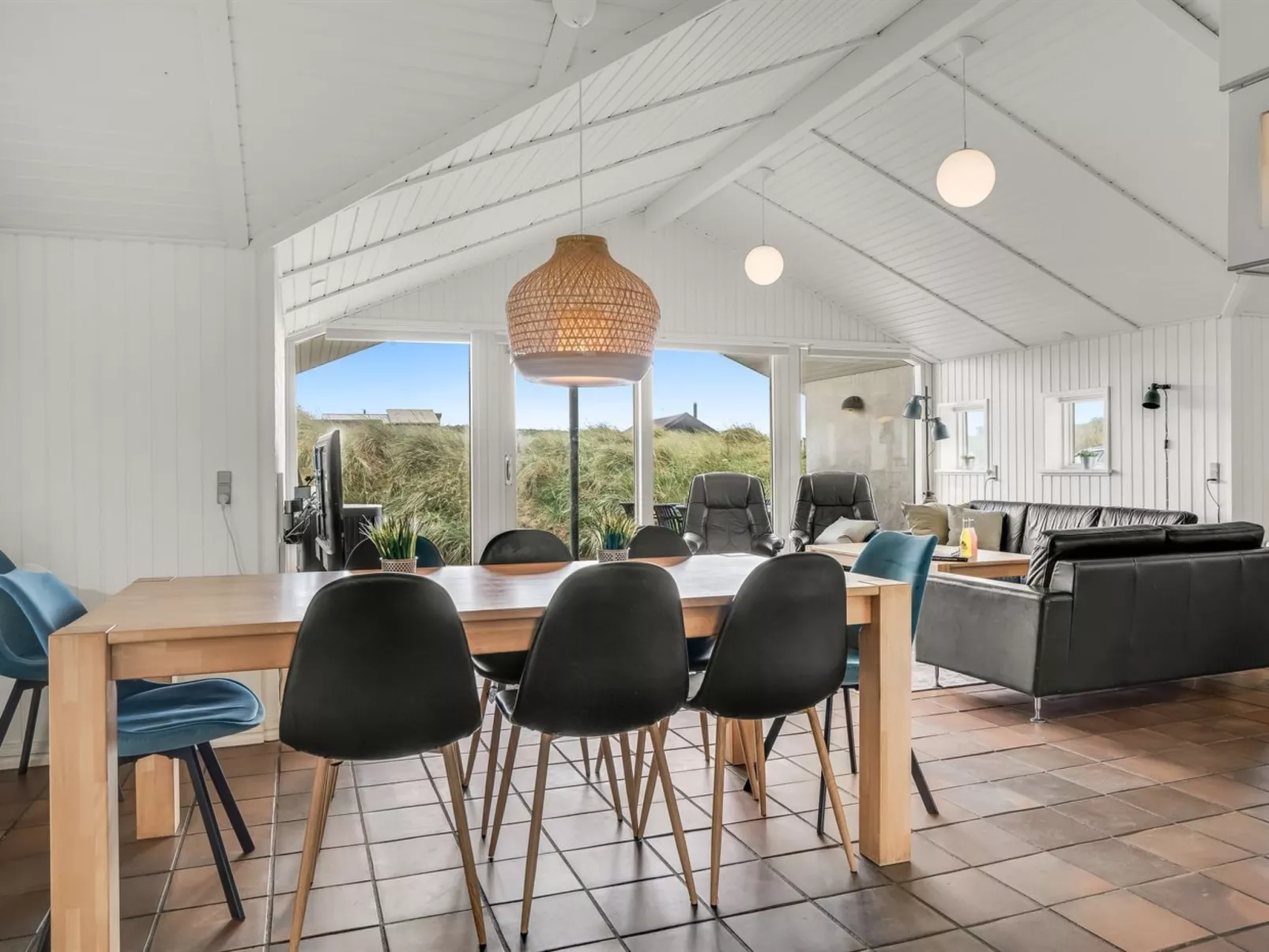 "Nimrod" - 70m from the sea-Binnen