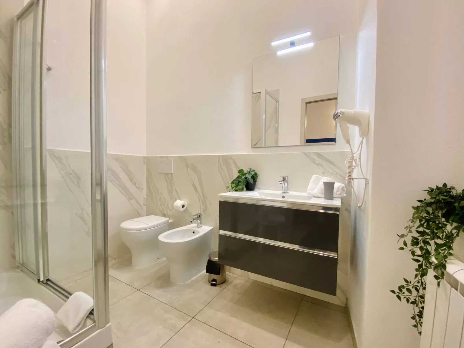 Charmante Wohnung mit Meerblick und Garage - Image-tags.info