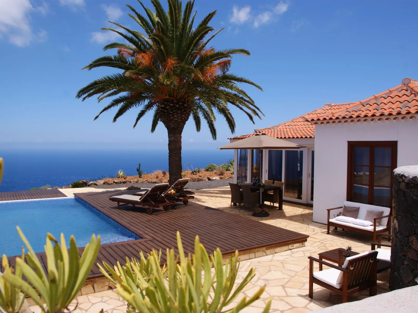 Romantische Ferienvilla mit Infinity-Pool und Panoramameerblick - Image-tags.info