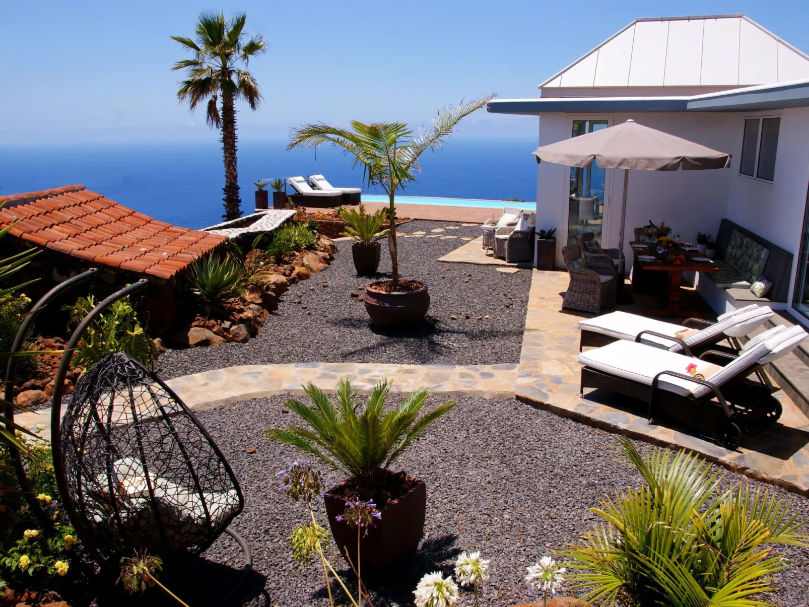 Moderne Architekten-Villa mit Infinity-Pool und Meerblick - Image-tags.info