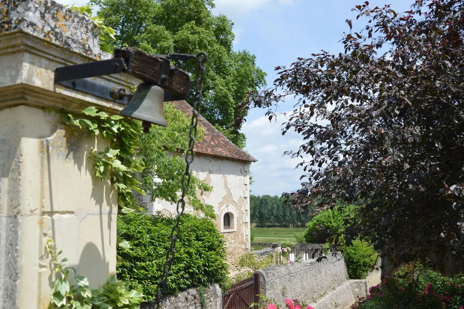 Ferme du Château de Néons-Buitenkant zomer