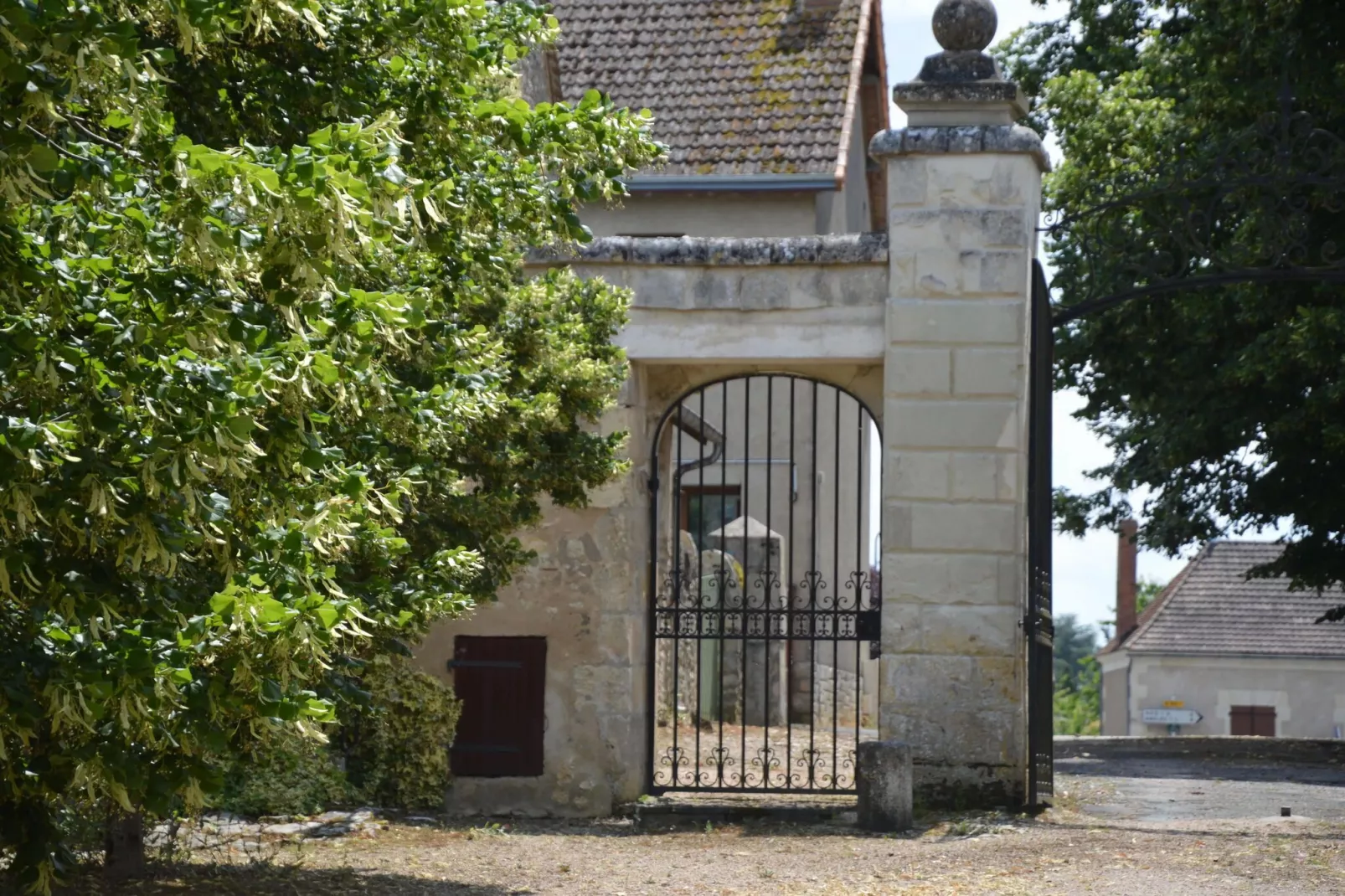 Ferme du Château de Néons-Buitenkant zomer