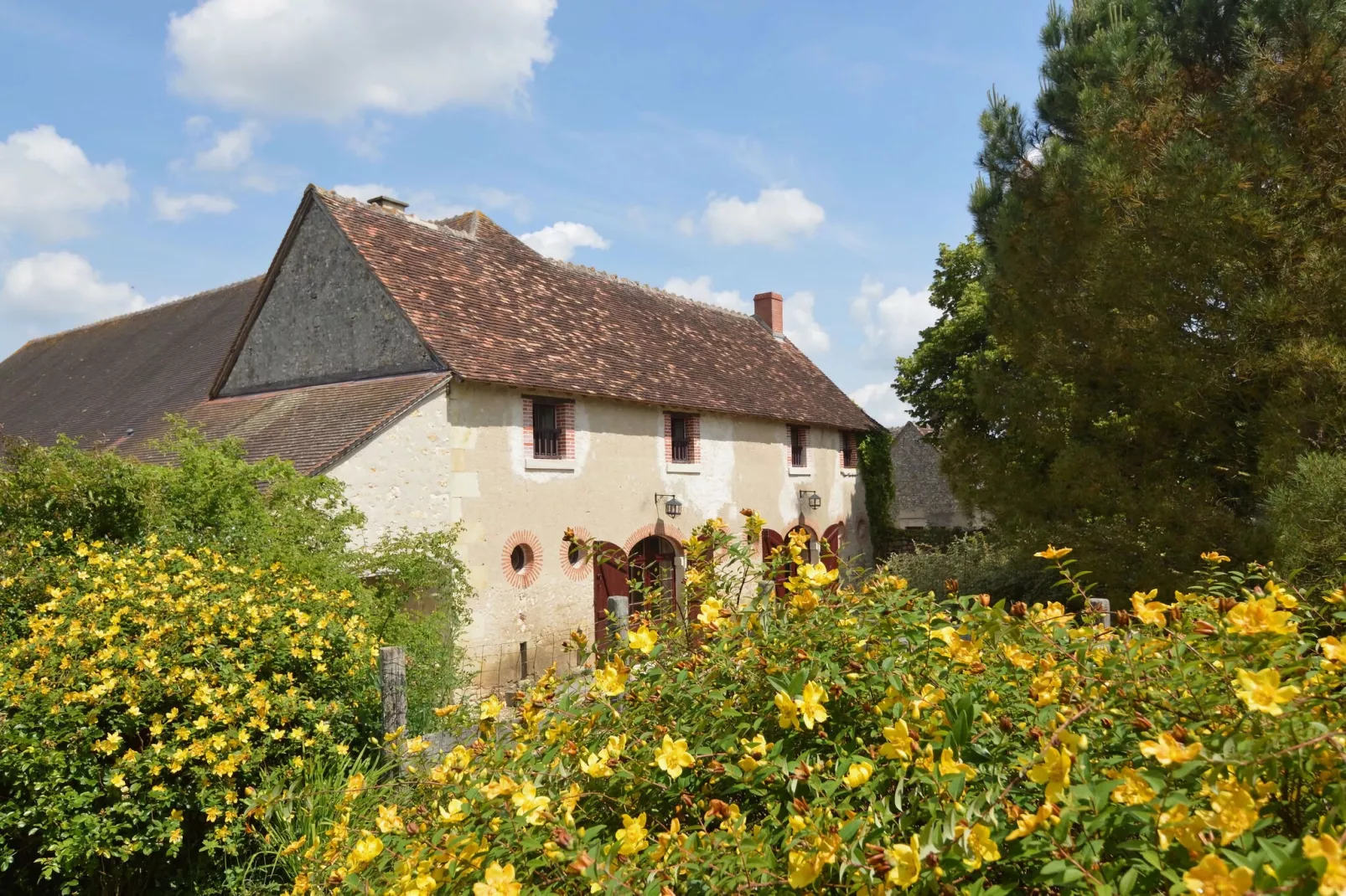 Ferme du Château de Néons-Buitenkant zomer