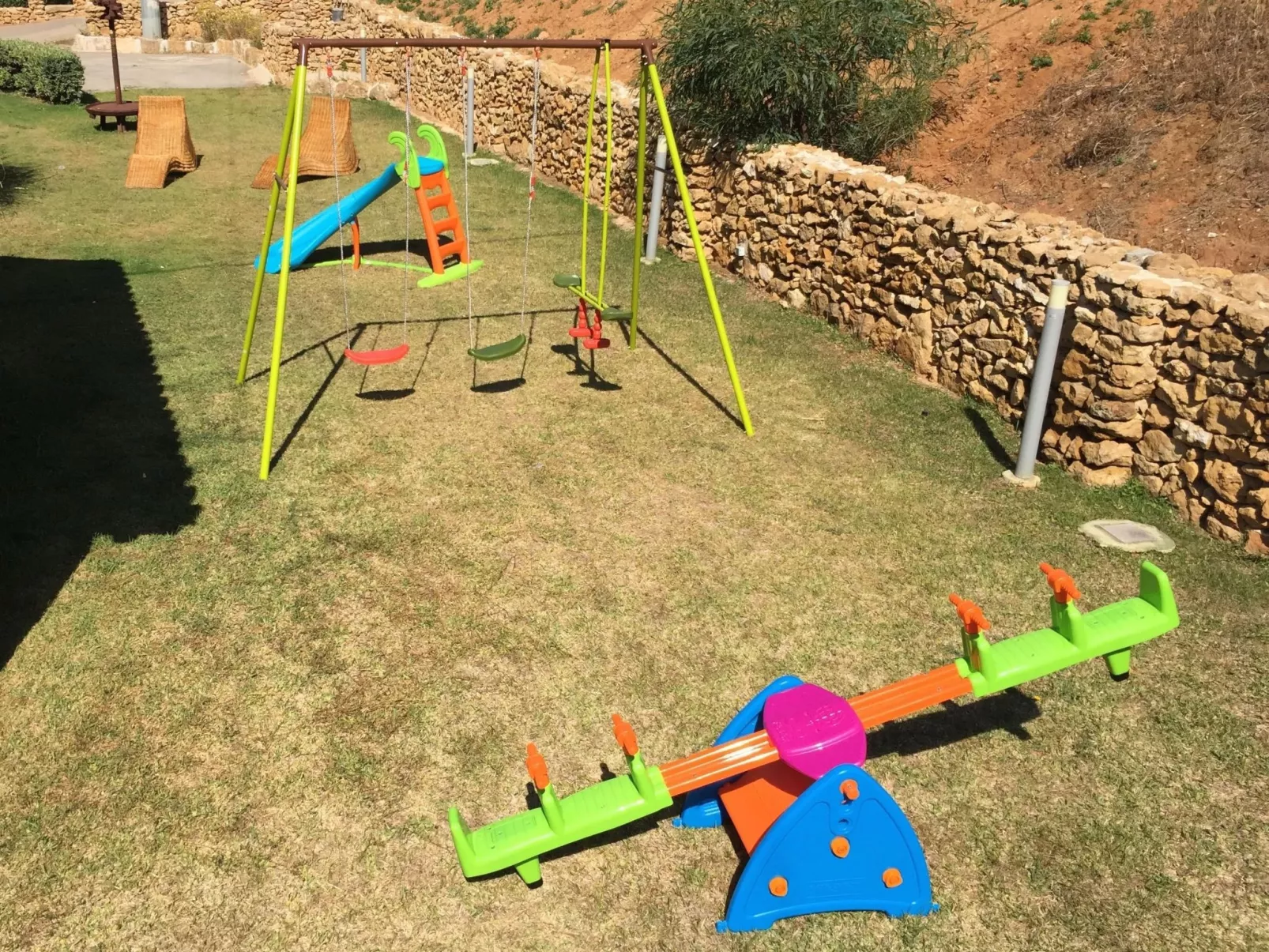 Lila Wohnung mit Schwimmbad und Meerblick - Image-tags.info